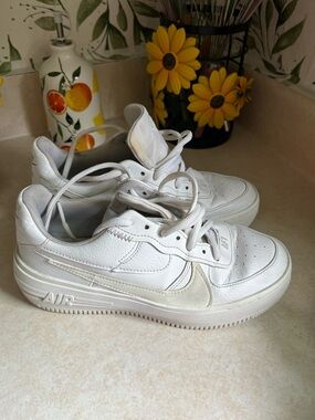 Air Force 1 Women size 7